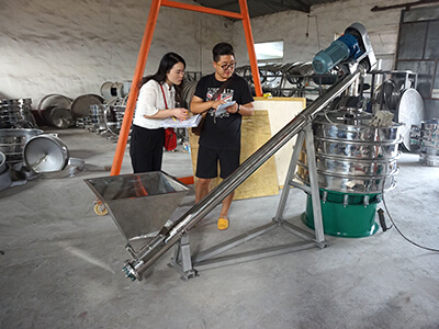 振動(dòng)篩安裝現(xiàn)場