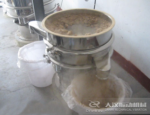 中藥粉振動篩使用現(xiàn)場 中藥粉振動篩使用現(xiàn)場